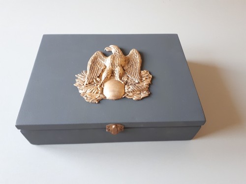 Boite noire avec aigle - avec, de