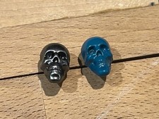 2 PINS PIN PARFUM PERFUME MODE TETE DE MORT IKKS