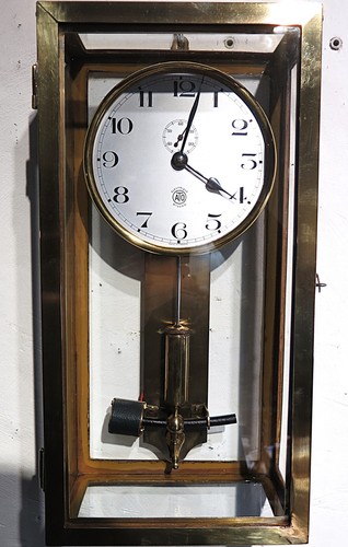 Unique pendule murale - ato, dans