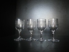 4 anciens verres à vin blanc