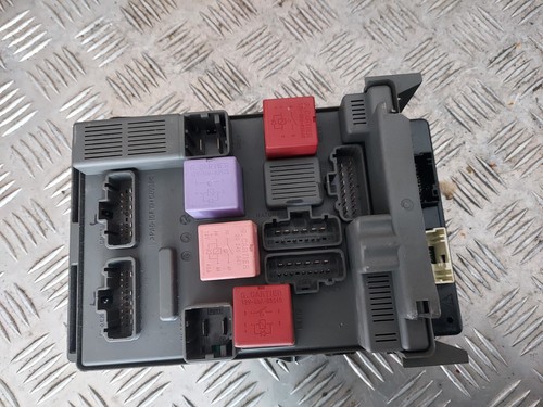 Boitier fusible renault - boitier,