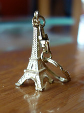 Porte-clefs Tour Eiffel - Métal Doré - Paris France - Hauteur = 5 cm.