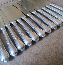 Joli Lot 12  Couteaux  Métal