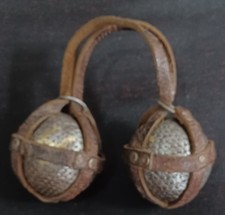 Superbes Boules Lyonnaises Bicolores Cloutées Anciennes De Longue Initiale H V