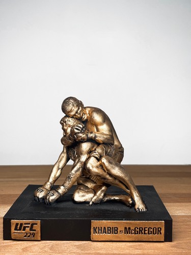 Sculpture peint main combat - sculpture,
