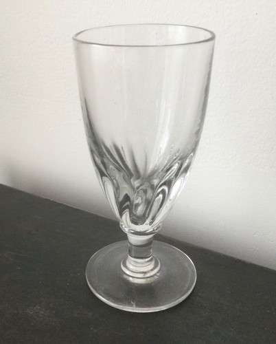 Grand verre pied - 1, ancien