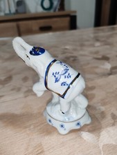 Ancien Éléphant En Porcelaine Blanc  Bleu  Figurines A Saisir 