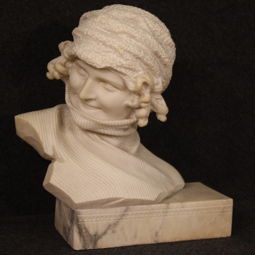 Marbre signé statue - , femme
