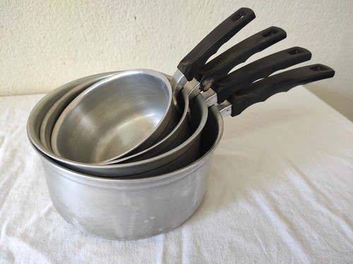 Anciennes casseroles en - anciennes,
