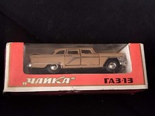 Voitures GAZ 13 CHAIKA marron