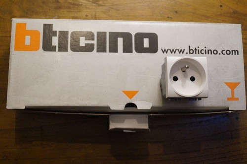 Arnould bticino light - light, prise