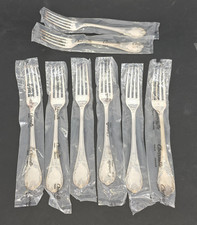 8 grandes fourchettes en métal argenté Christofle modèle Marly .