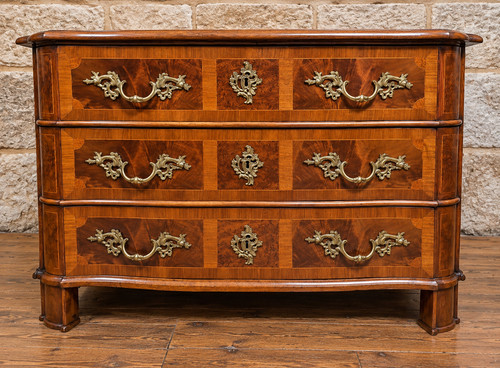Commode galbée époque - , louis
