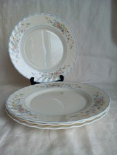 4 assiettes plates Arcopal –