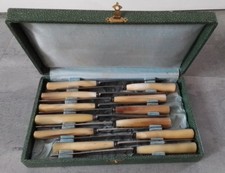 12 COUTEAUX MANCHE CORNE - VIROLE ARGENT - PARIS