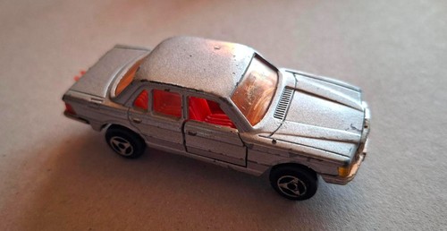 Voiture miniature ancienne - voiture,