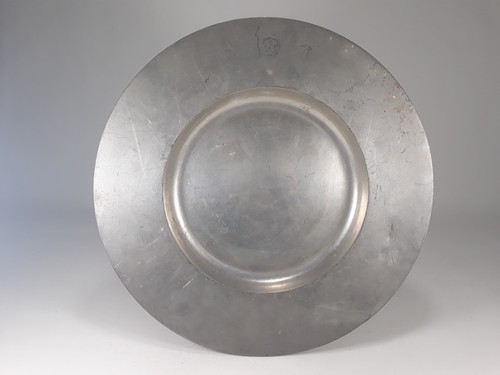 Assiette cardinale étain - assiette,