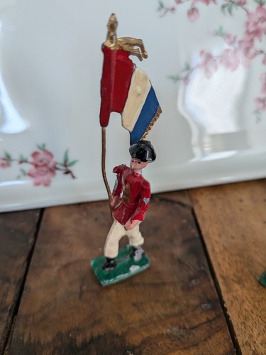 Soldat plomb porte drapeau - soldat,