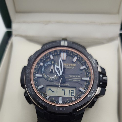 Montre solaire radio triple
