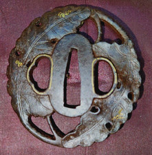tsuba japon antique périod edo wakizashi décor sukashi ajouré de feuilles