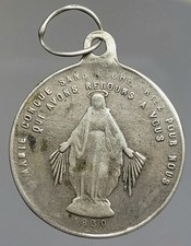Jolie Médaille Religieuse