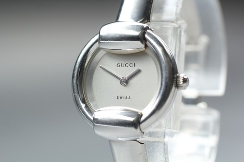 Presque comme neuve montre - [presque,