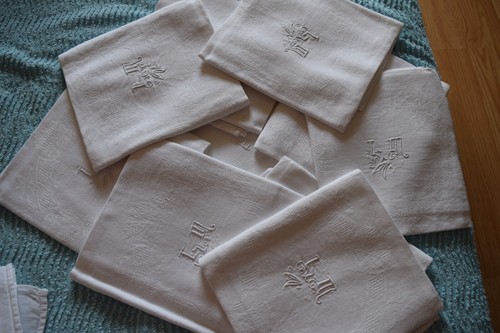 Ancienne nappe damassée - ancienne,