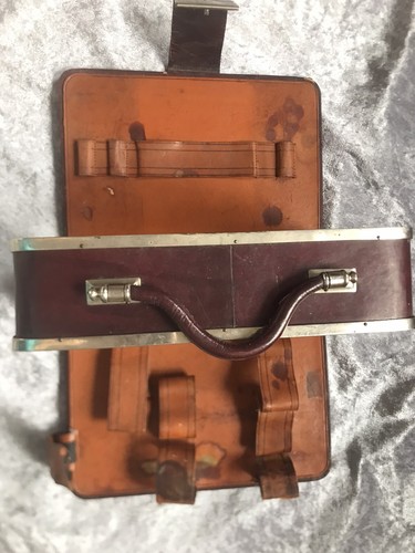 Ancienne valisette nécessaire
