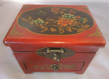 TRES BEAU COFFRE BOITE A BIJOUX COFFRET ASIE EN BOIS decor des fleurs