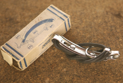 Ancien porte pneu - porte-pneu, tubulaire