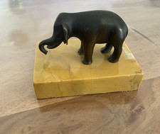 Petit éléphant en bronze sur