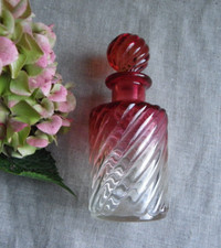 FLACON DE PARFUM EN CRISTAL DE BACCARAT - BAMBOU TORS ROSE - 16 cm