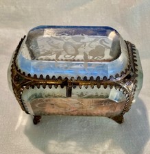 Ancien coffret capitonné boite à bijoux en verre biseauté & sculpté Napoléon III