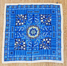 Carré de soie Loris Azzaro – Motif floral bleu-634001