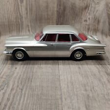 VOITURE BOS-MODELS PLYMOUTH VALIANT SEDAN GREY METALLIC 1960 1:18 NUM 122/1000