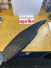 1 tapis marche pied gauche aprilia ap8184086 scarabeo 250 300 400 492 500