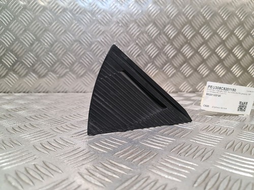 Enjoliveur triangle noir sur - triangle, "sur