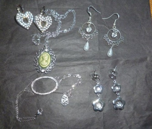 Lot bijoux fantaisies - bijoux,