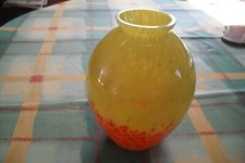 vase en pate de verre jaune et rouge en bon etat