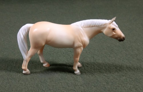 Breyer stablemates horse - breyer,