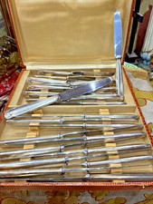 12 grands + 12 petits couteaux modele coquille metal argenté poincons annees 40