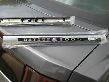DATSUN Laurel C230, Datsun 200L moulure arrière plastique neuve, emblème Dats...