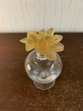Flacon à parfum fleur jaune