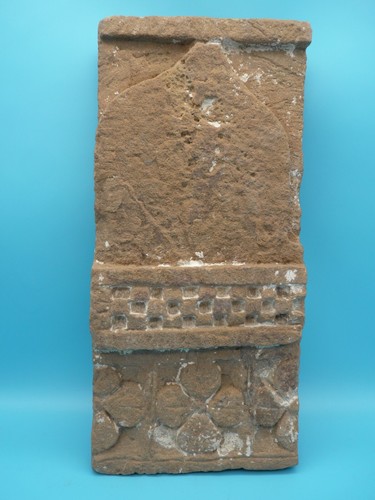 Ancienne stèle frise de mur - /,