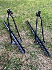 2 rails porte-vélo pour barres de toit universelles. Long 134 cm. 