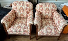 PAIRE FAUTEUILS ˋCLUB’ STYLE LOUIS XVI EN TISSU ET ACAJOU MASSIF