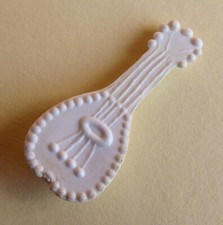 Fève en plastique ancienne du Sud de la France : Une Mandoline