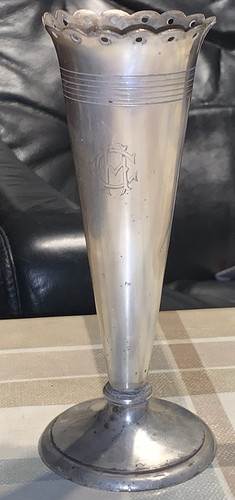 Ancien vase cornet métal - en,