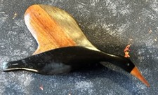 JOLIE BROCHE VINTAGE OISEAU EN VOL EN BOIS NOIR ET MARRON 