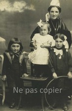 QUIMPER vers 1930 une famille bretonne bigoudène photo 11 x 7 cm par Marrecau
